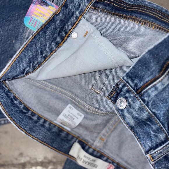 Vintage Levi's 505 Medium Wash Distressed Zipper Fly Jeans 34/30 - Picture 5 of 6